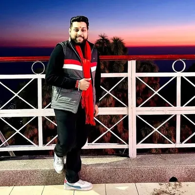 Dr. Ayush Kapoor profile