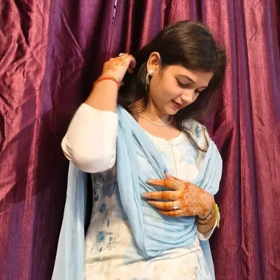 AYUSHI DIXIT profile