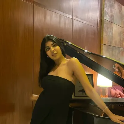 Ayushi Z profile