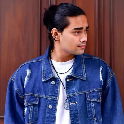 Ayush Singh profile