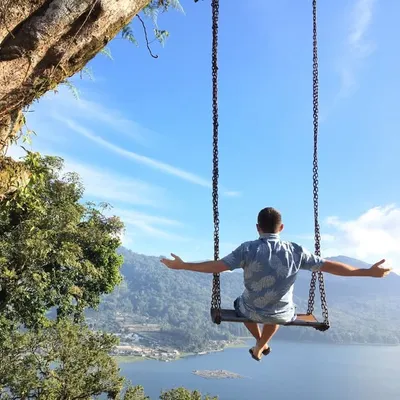 Tom - Traveller & Entrepreneur profile