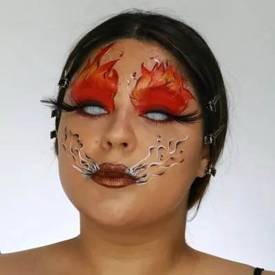 Özge 💄 profile