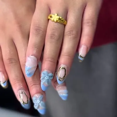 Makeup & nails with Baia profile