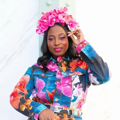 Jenn Aye ✨ Colorful Fashion + Beauty Creator profile