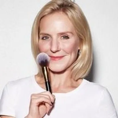 Loni Baur profile