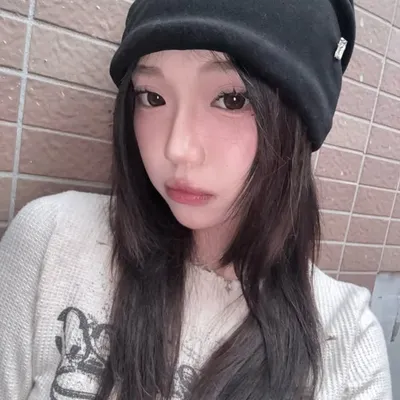 vivian ༊*·˚ profile
