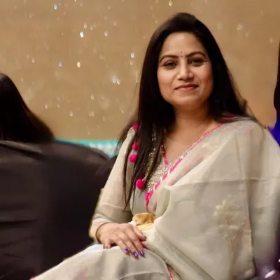 Rashi | MakeUp Artist | Hair | Styling profile