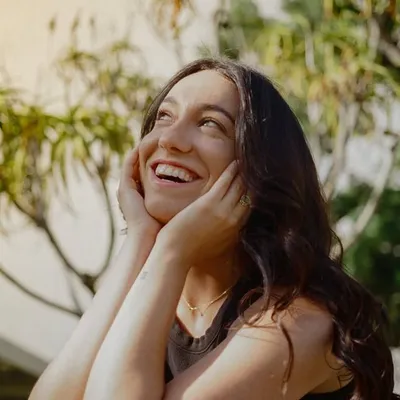 Becca Bastos profile