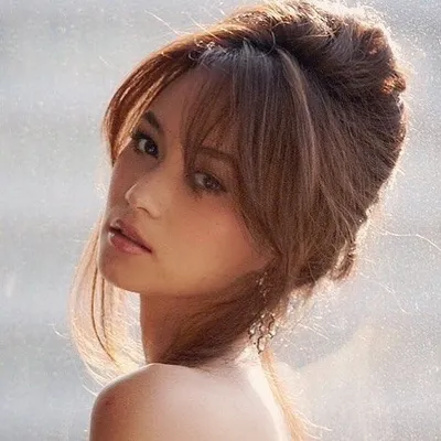 Bee Namthip profile