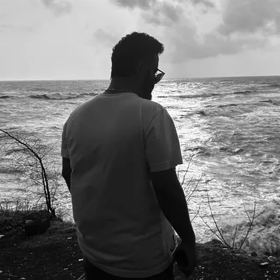 Ayush Motlani ๐ธ profile