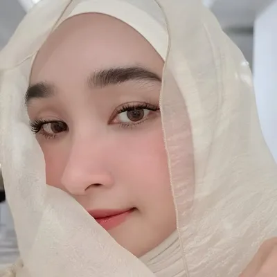Bella Almira profile