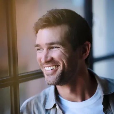 BEN HALL profile