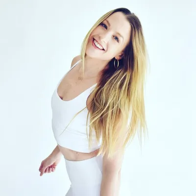 Bethany Lyons profile
