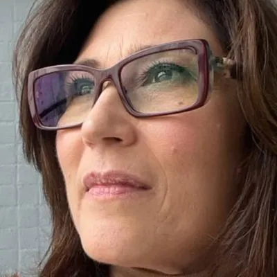 Beth Goulart Oficial profile