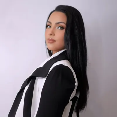 Alline Alvarez profile