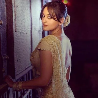 Bollywood Actresses in Sarees profile