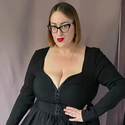Becky | Plus Size Fashion profile