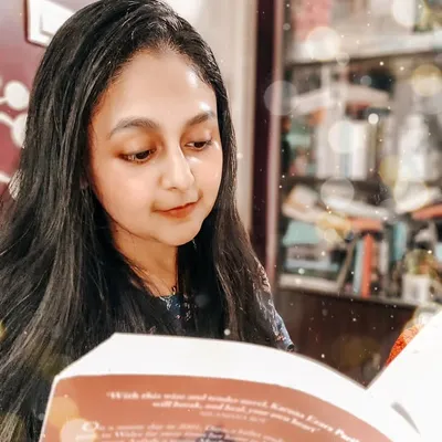 Sohinee▪️Author PA + Editor▪️Bookstagrammer profile
