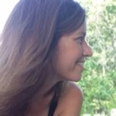 Elizabeth Pyle / botanical art & paper goods profile