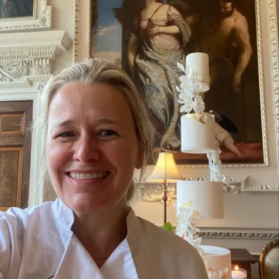 Nicola Thomas - Modern, bespoke wedding cakes in Cheshire & NW profile