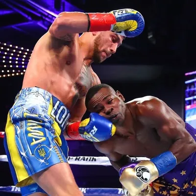 Loma Canelo Usyk Fury profile