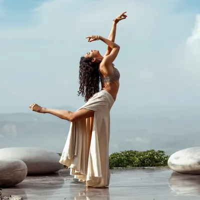 BRENDA MEDINA | yoga • meditación • breathwork •ballet fit profile