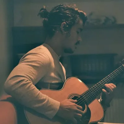 Brenton Thwaites profile