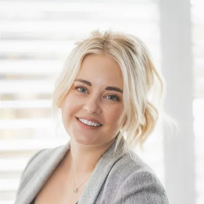HAIRSTYLIST•WEDDING•DESTINATION profile