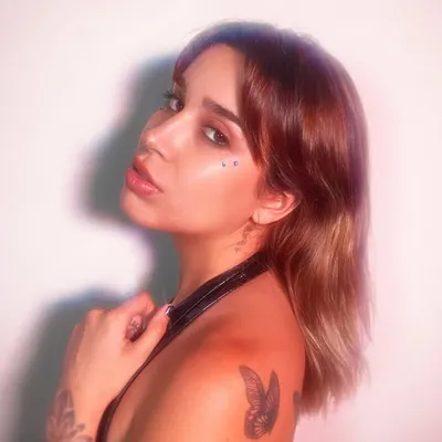 Britt Lari profile