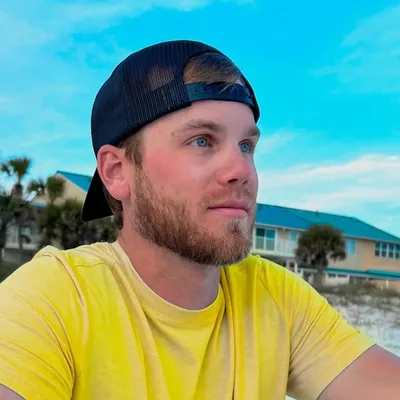 Brooks Holt profile