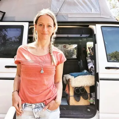 Anja Hänisch • ʙᴜʟʟɪᴛᴏᴜʀ.ᴄᴏᴍ ↟ Vanlife profile