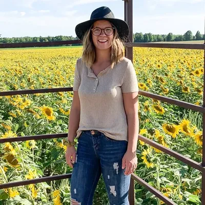 Mari | Burlap & Book Pages profile