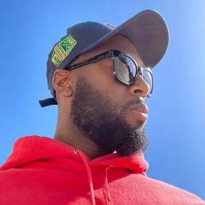 Travel 🌍 | Nature ⛰️ | Creative👨🏾💻 profile