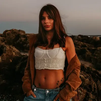 DREA LEÓN profile