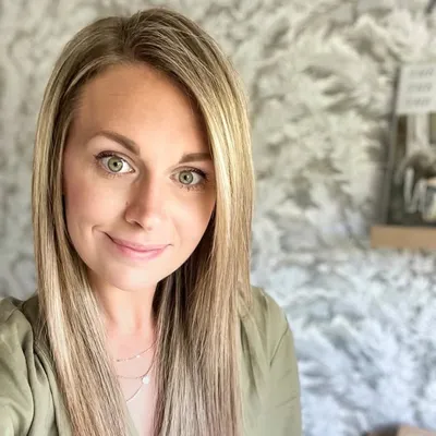 Hannah Jones profile