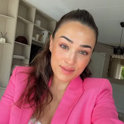 Vanessa Valderrama profile
