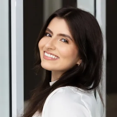 Carolina Teixeira | Cirurgiã-Dentista profile