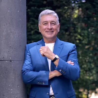 Alejandro Cacho profile