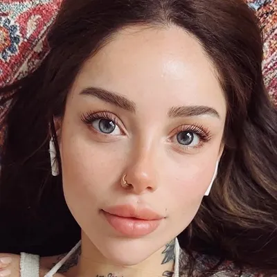 Z Çağla Taş profile