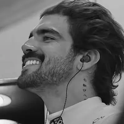 Caio Castro profile