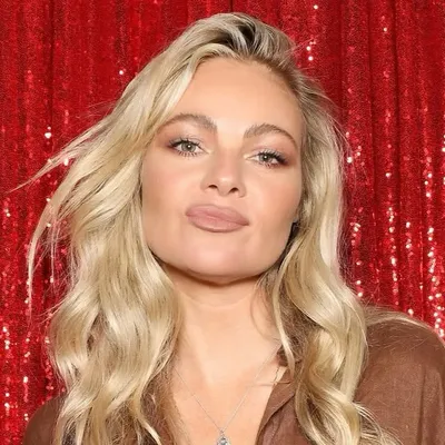 Caitlin Crosby profile