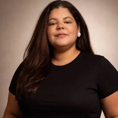 Camila Dutra profile