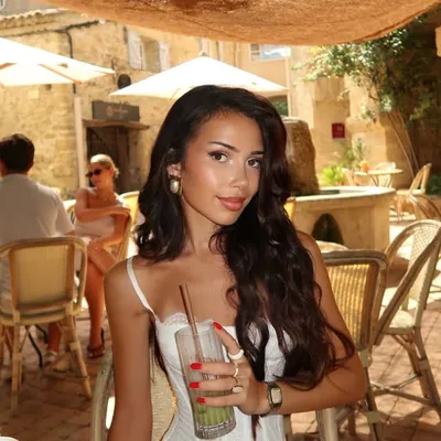 Camille Caparos profile