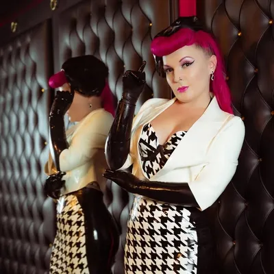 Candy Valentina profile
