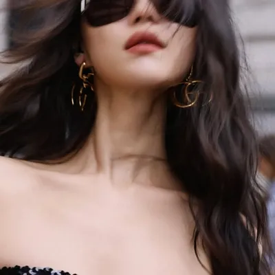 NiNi profile