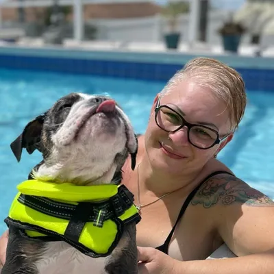 Jesenia Brooks🧑🏻🦳Momager to Cardi🐶LV🐶Prada🐶 profile