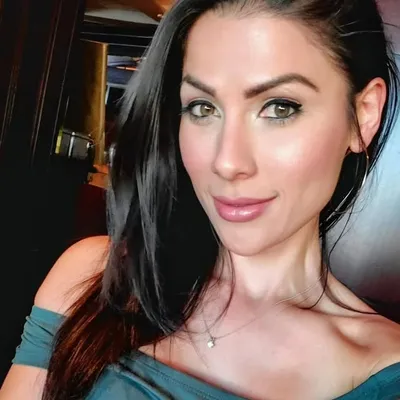 Carla Mireles ✨ profile