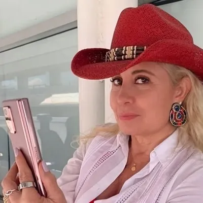 Carla Estrada profile