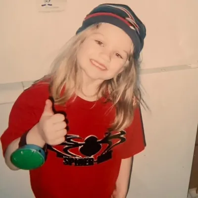 Carlie Hanson profile