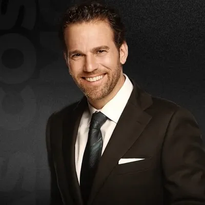 Carlos Loret de Mola profile